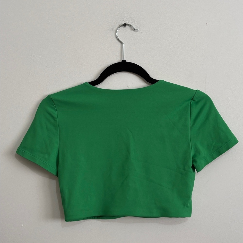 BNWOT Aritzia Babaton Original Contour Crew Cropped T-Shirt size M - Picture 7 of 8